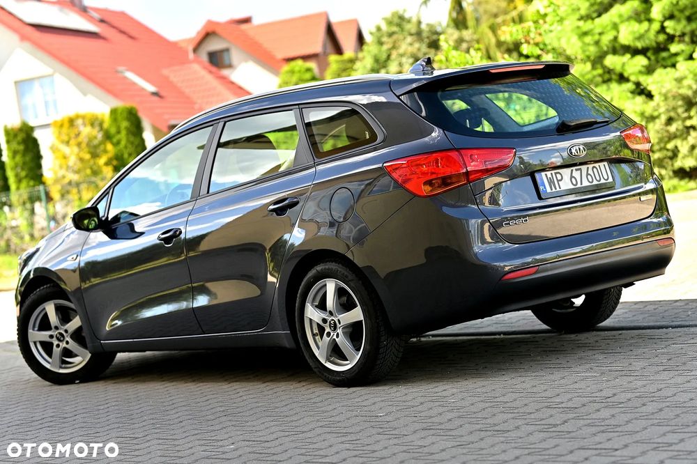 Kia Ceed 1.4 CVVT Dream Team Edition - 4