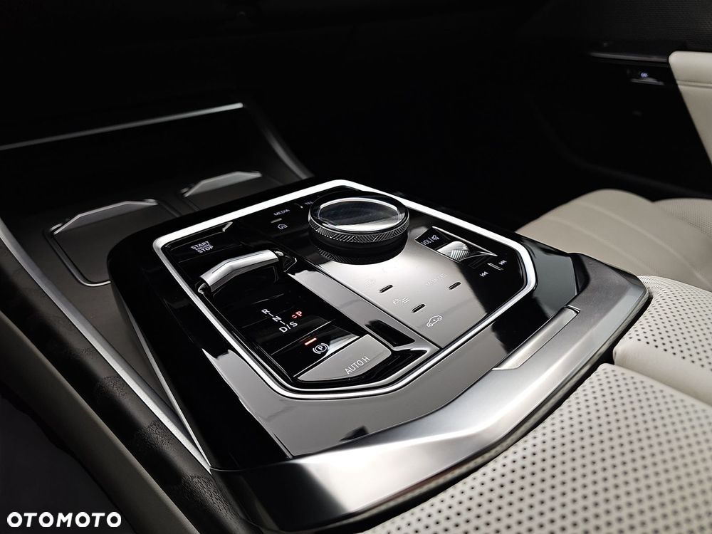 BMW Seria 7 750e PHEV xDrive M Sport sport - 34
