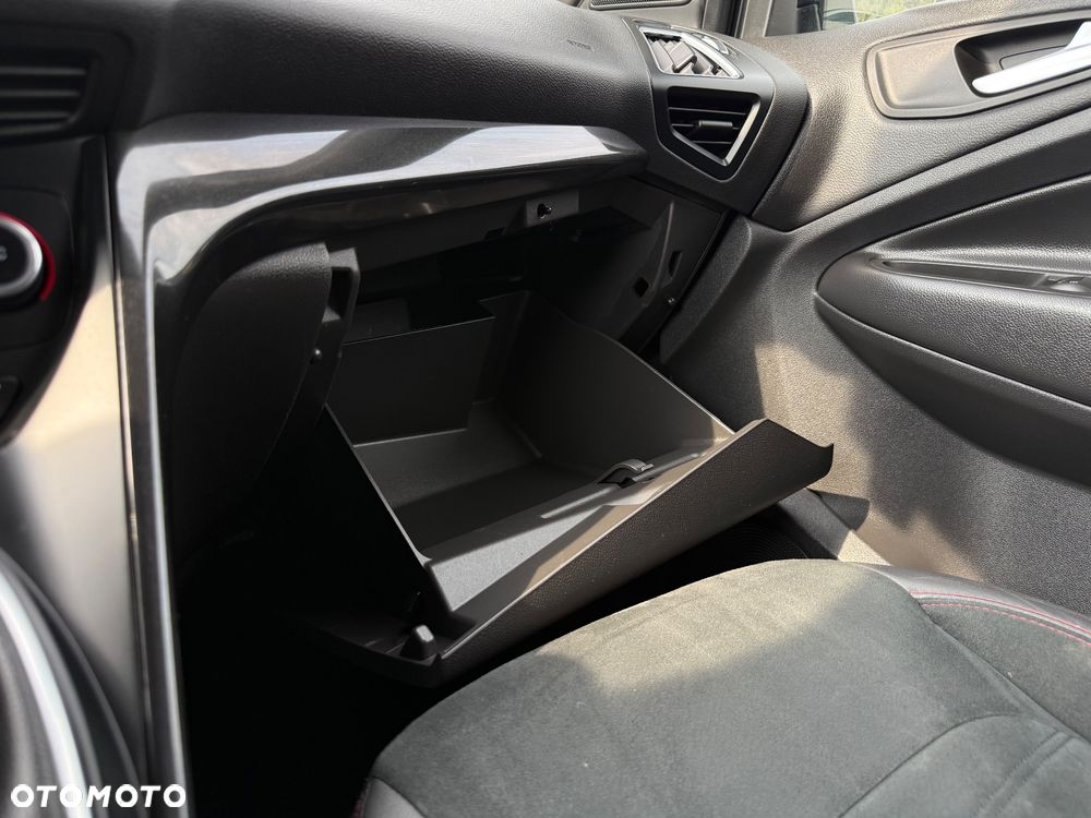 Ford Kuga 1.5 EcoBoost 2x4 ST-Line - 28