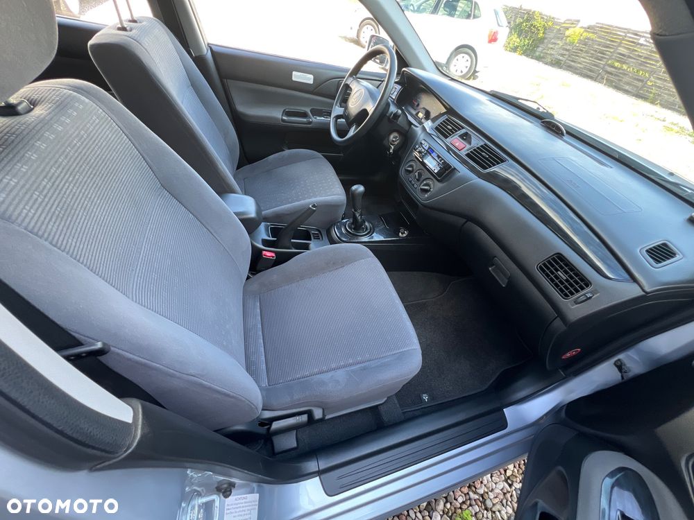 Mitsubishi Lancer 1.6 Intense - 26