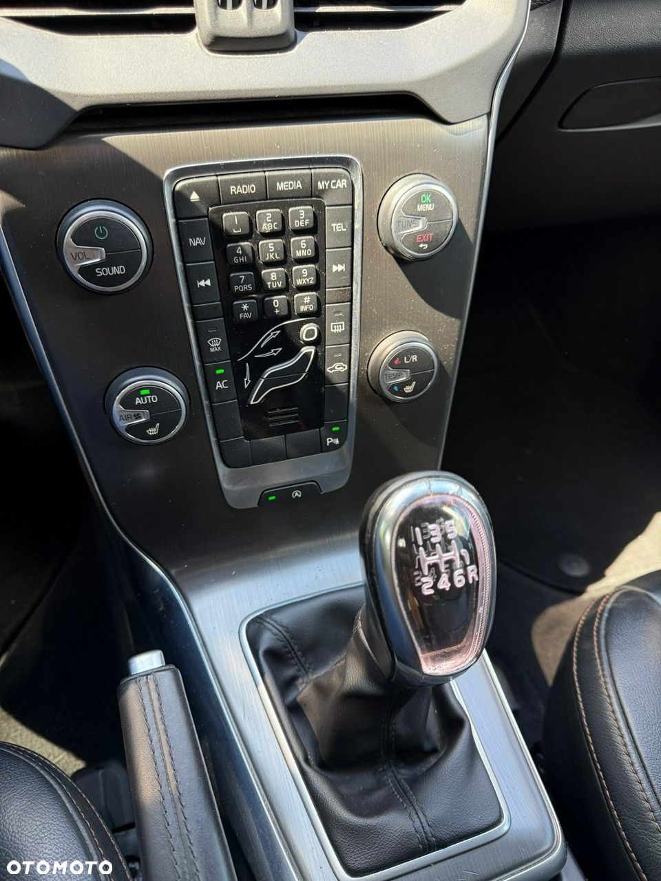 Volvo V40 Cross Country - 13