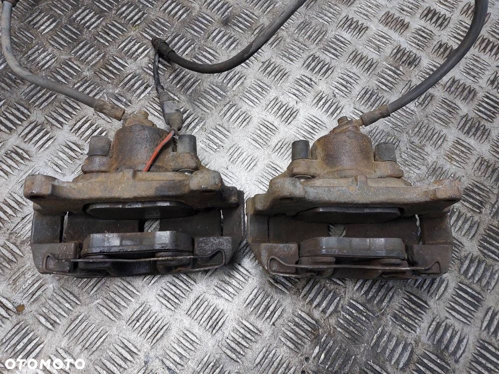 TARCZE HAMULCOWE PRZÓD + KLOCKI + ZACISKI VOLKSWAGEN PASSAT B6 2.0 TDI - 7