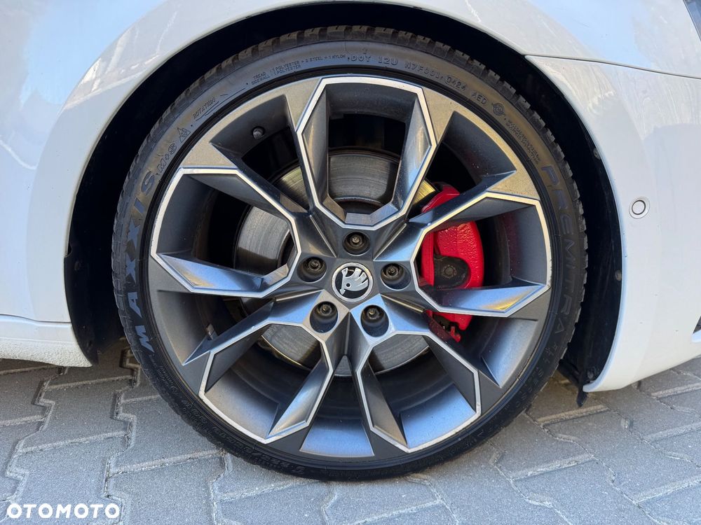 Skoda Octavia 2.0 TDI DSG RS - 19