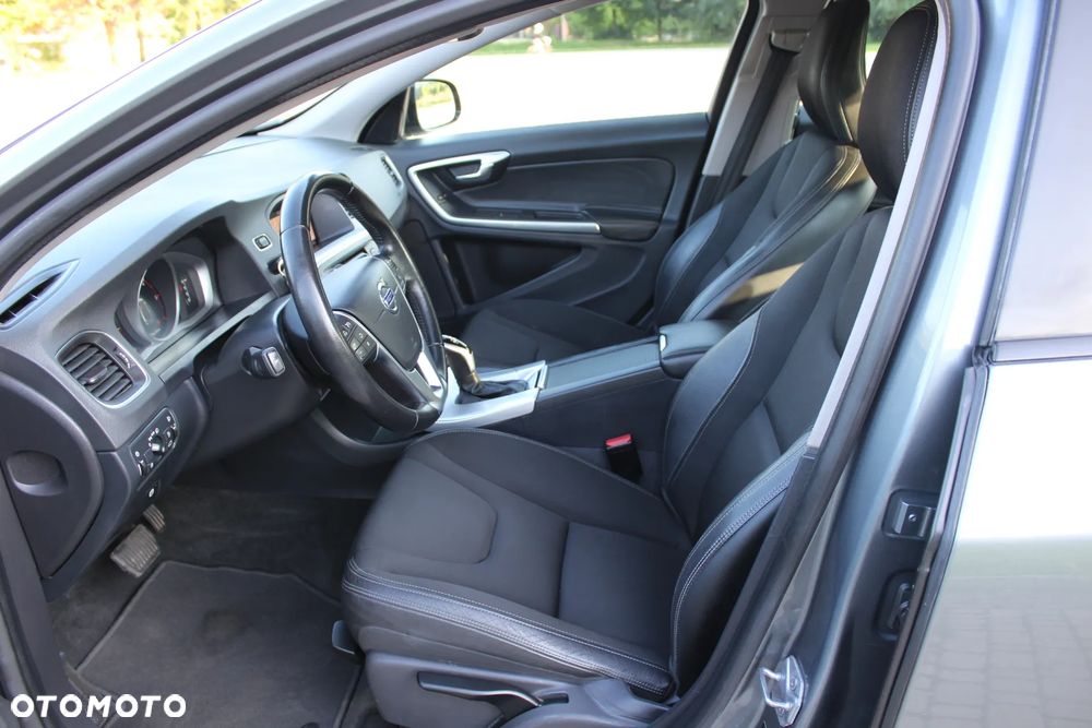 Volvo S60 Cross Country D3 Geartronic Momentum - 16