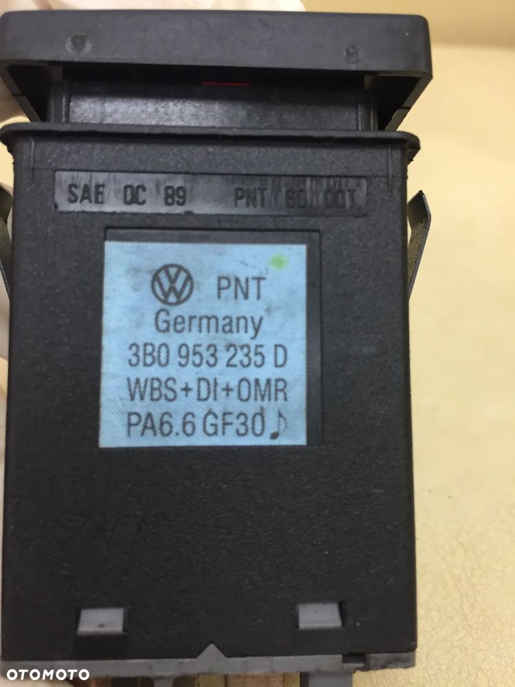 WŁĄCZNIK PRZYCISK PRZERYWACZ ŚWIATEŁ AWARYJNYCH VW PASSAT B5 FL 3B0953235D - 8