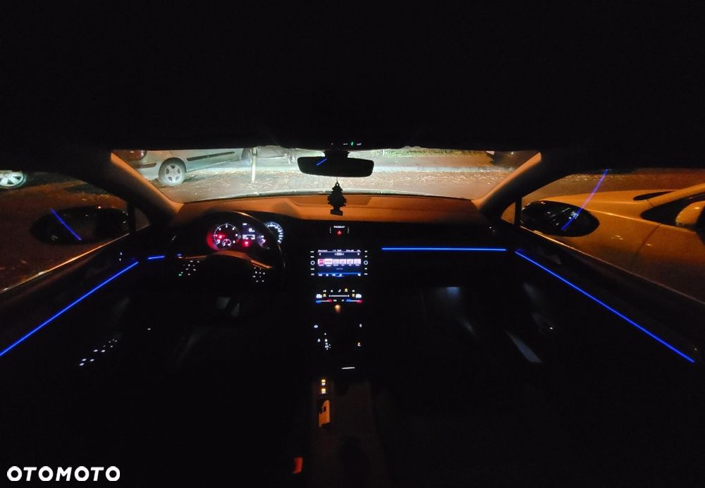 Volkswagen Passat Variant 2.0 TDI SCR DSG Business - 16