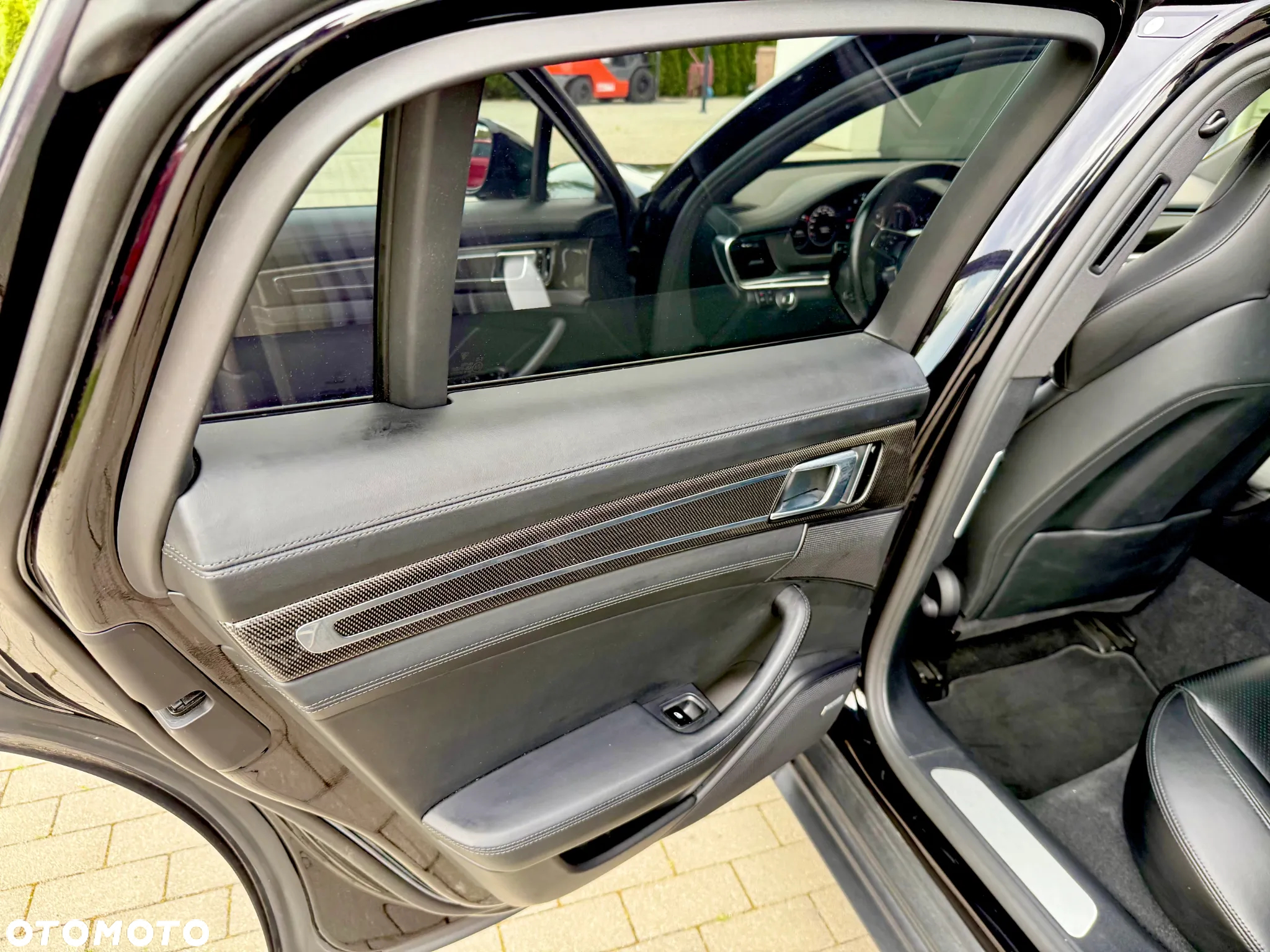 Porsche Panamera 4S - 25