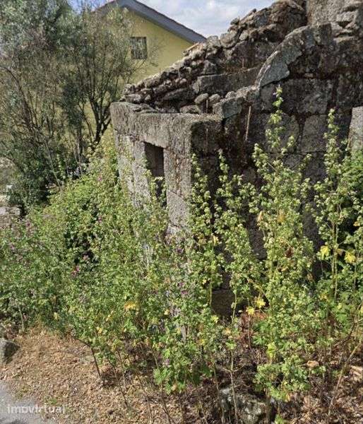 Terreno com ruína em pedra para reconstrucao - Grande imagem: 2/6