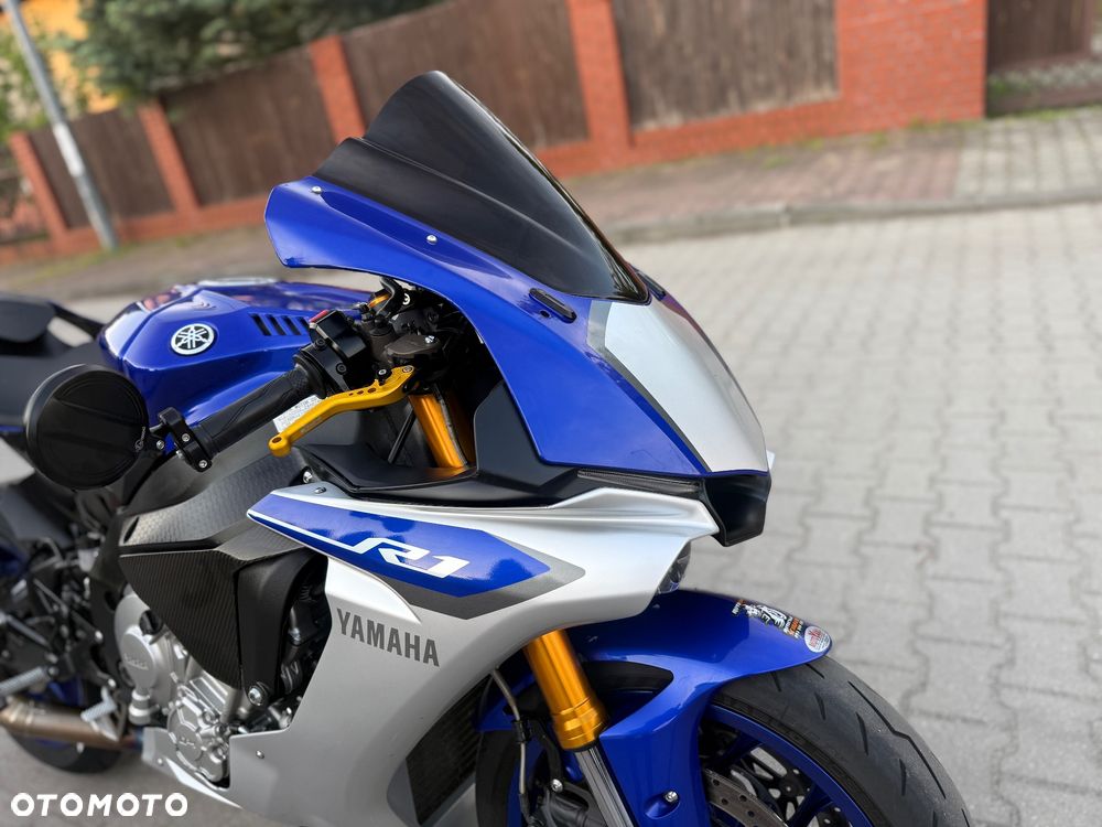 Yamaha R1 - 4