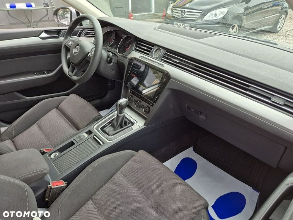 Volkswagen Passat - 18