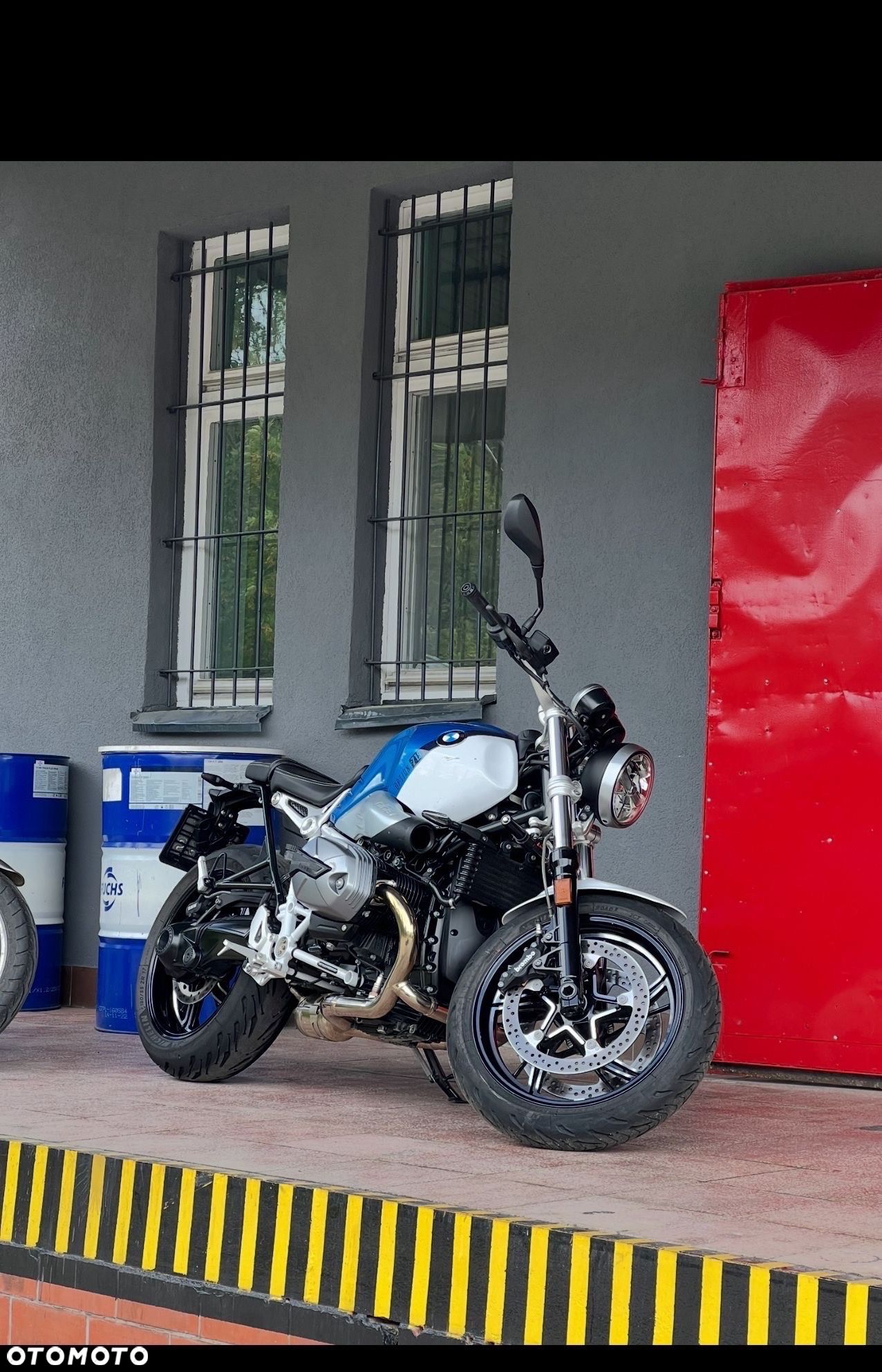 BMW R - 1