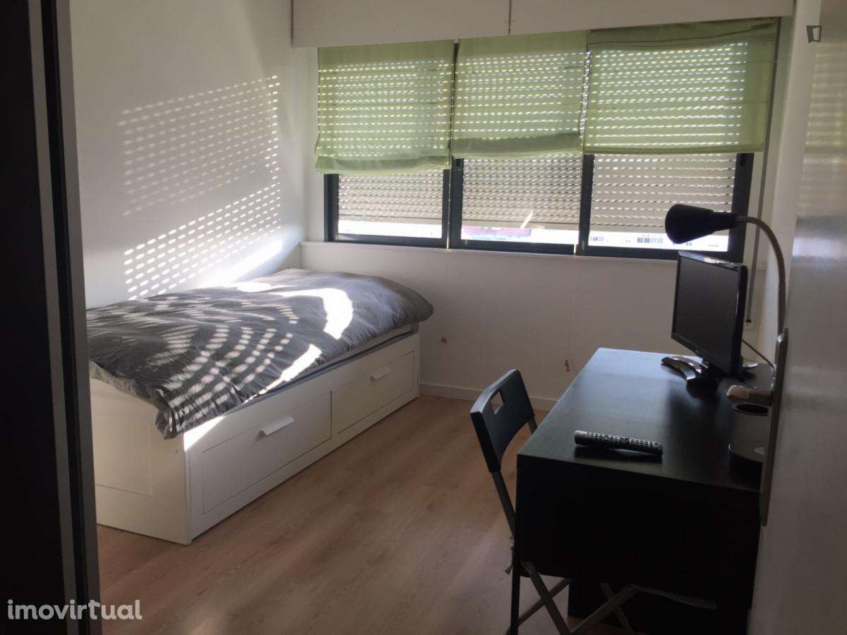 Quarto - localizado em Telheiras Lisbon - Grande imagem: 2/17