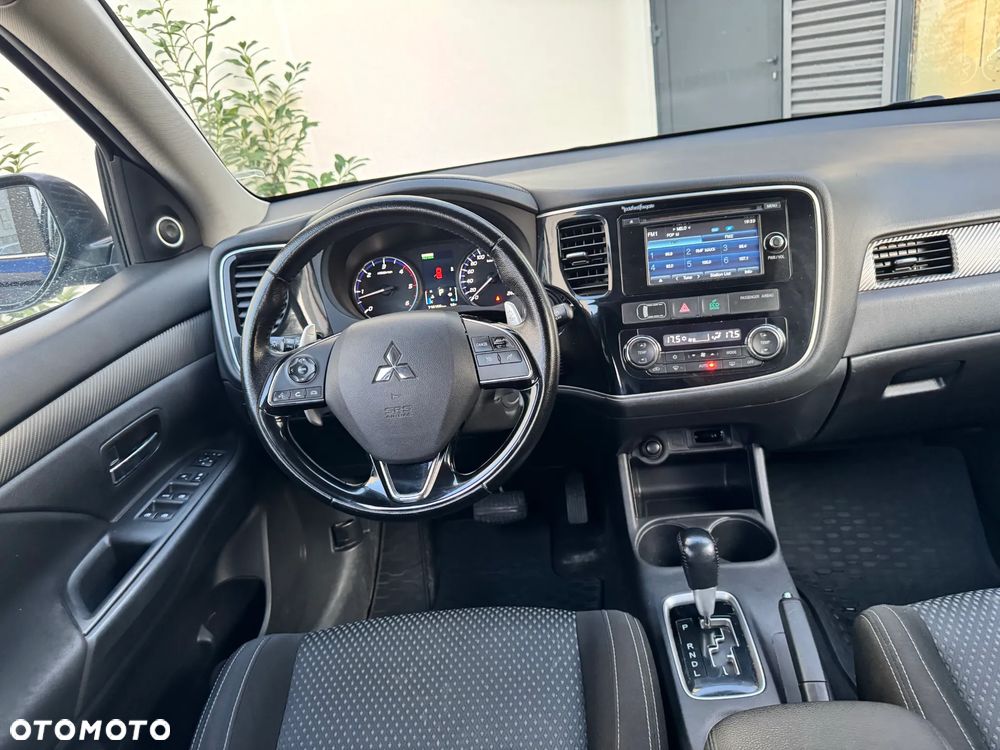Mitsubishi Outlander 2.2 DI-D Intense + SDA 4WD - 23