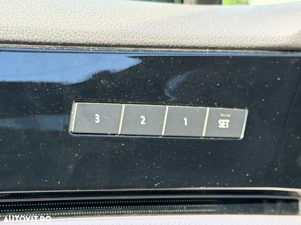 Volkswagen Touareg V6 TDI 4MOTION R-Line - 12