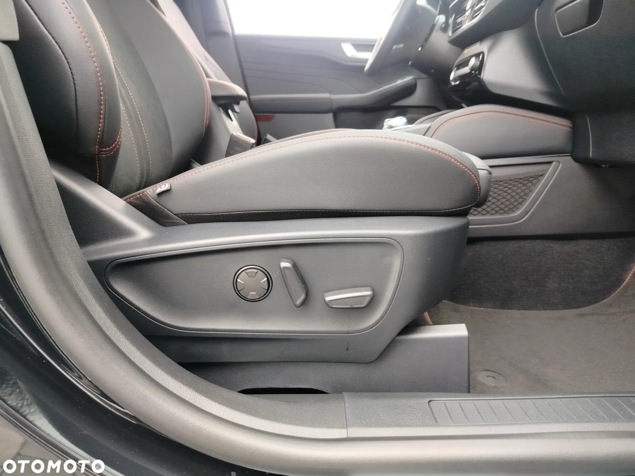 Ford Kuga - 32