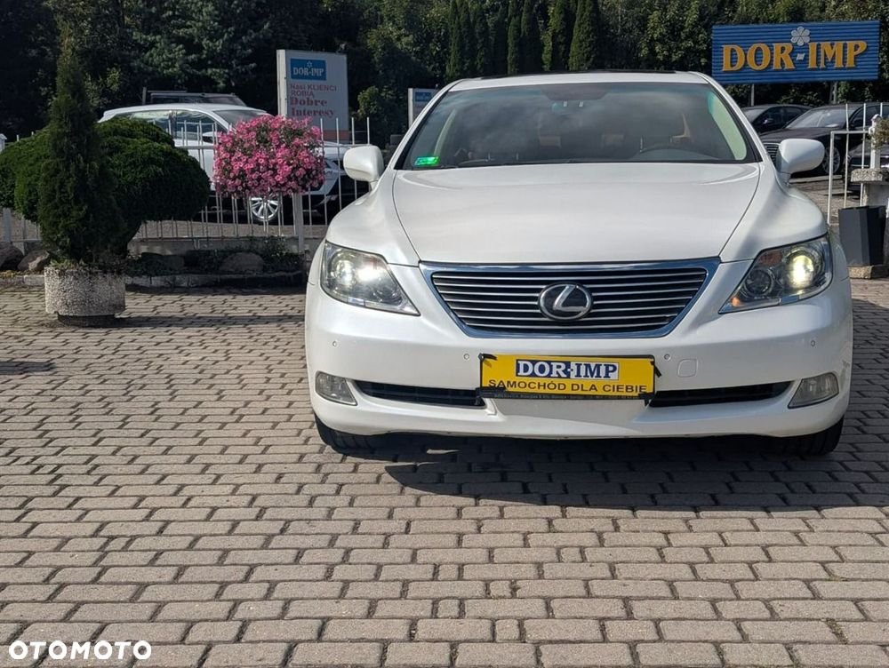 Lexus LS 460 AWD - 14