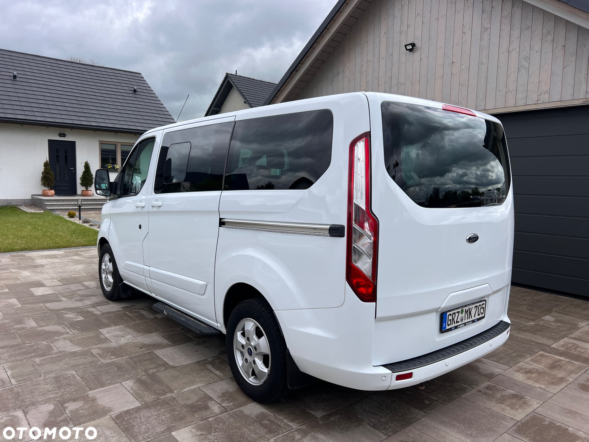 Ford Tourneo Custom 2.0 EcoBlue L1 Titanium - 32