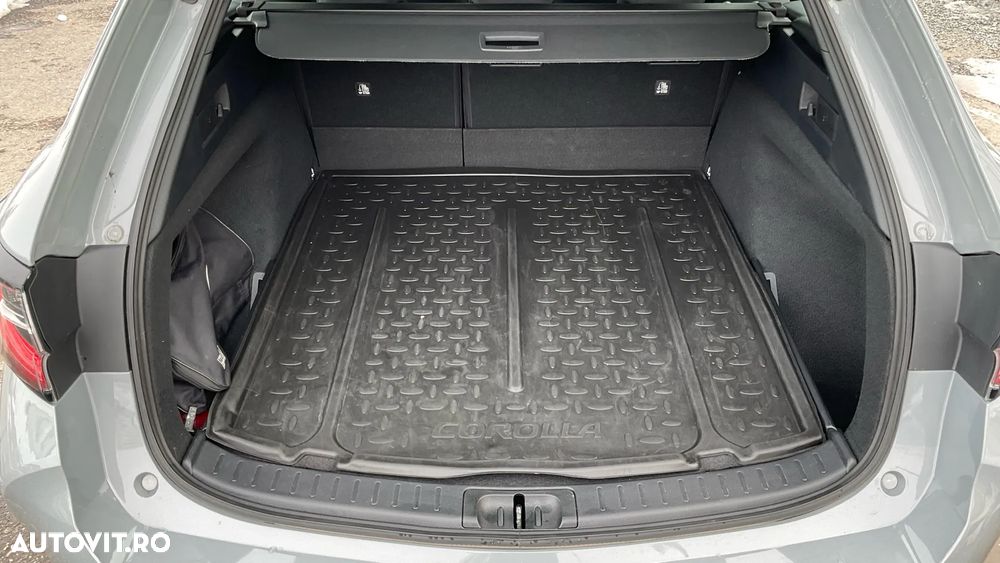 Toyota Corolla 1.8 HSD Dynamic - 17