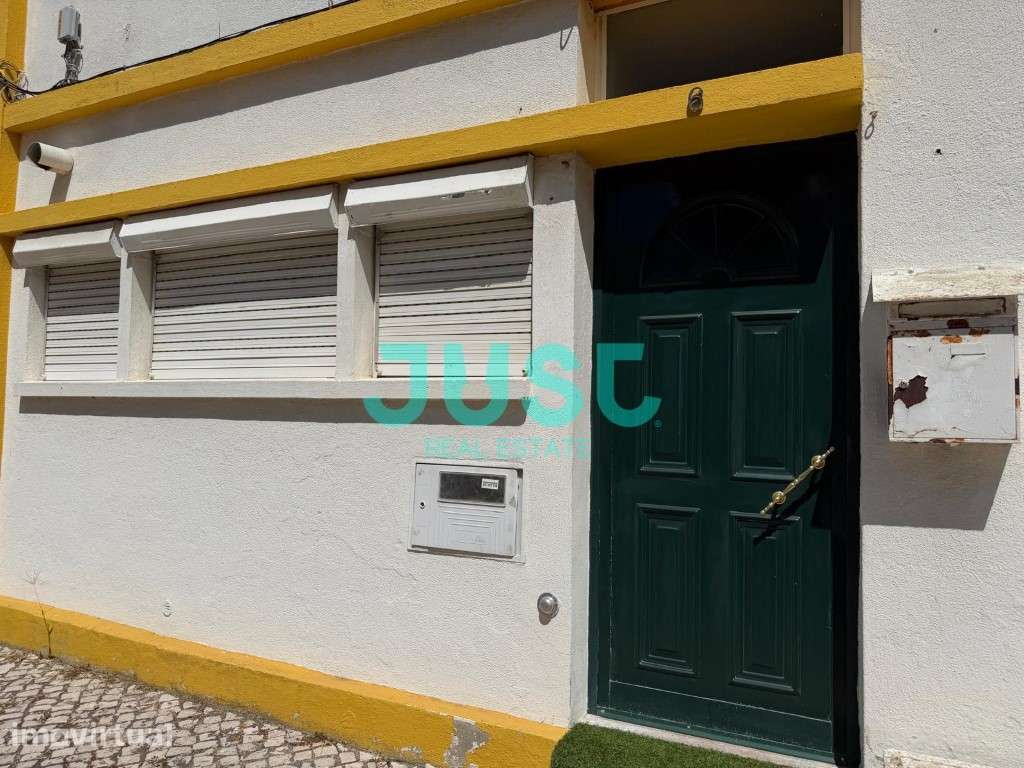 Moradia em Banda T3 para investimento junto ao bairro da Petrogal e... - Grande imagem: 2/30
