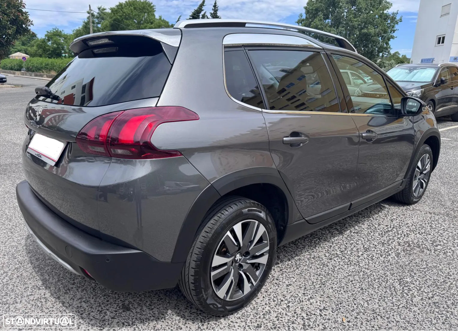 Peugeot 2008 1.2 PureTech Allure EAT6 - 8