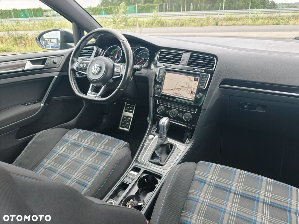 Volkswagen Golf - 25