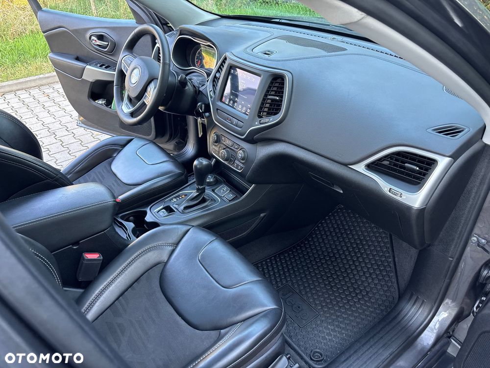Jeep Cherokee - 10