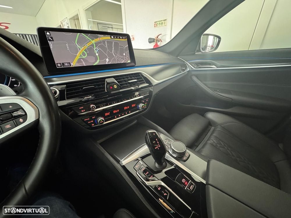 BMW 530 e Pack M - 30