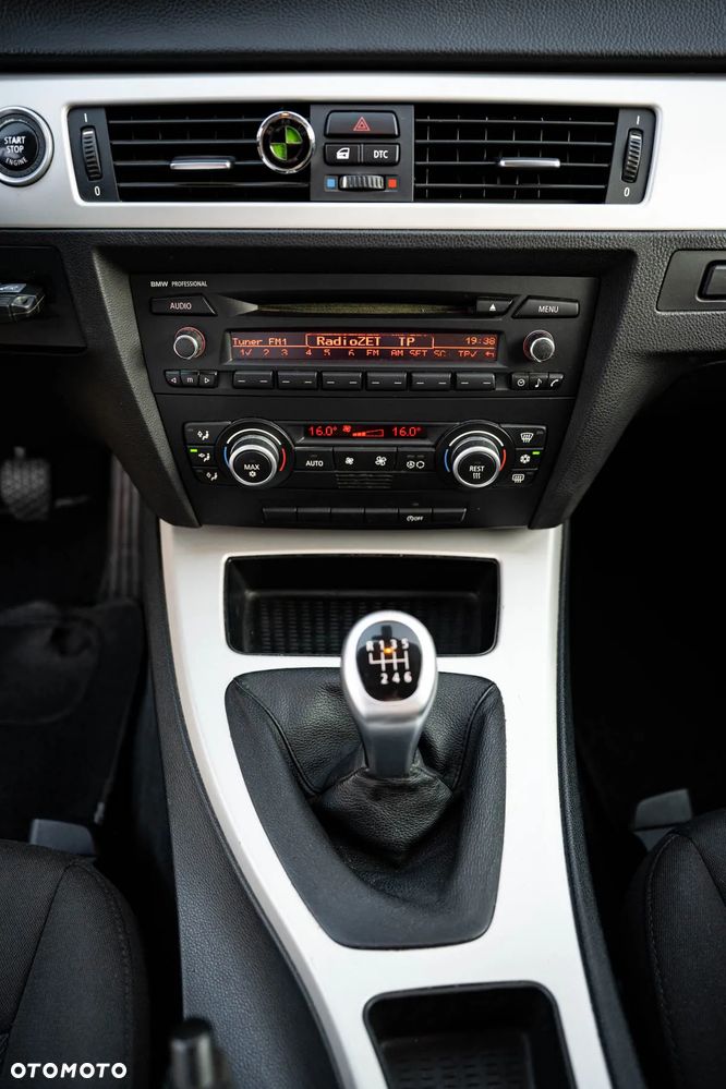 BMW Seria 3 318d - 16