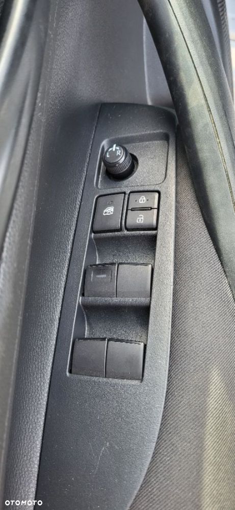 Toyota Corolla - 13
