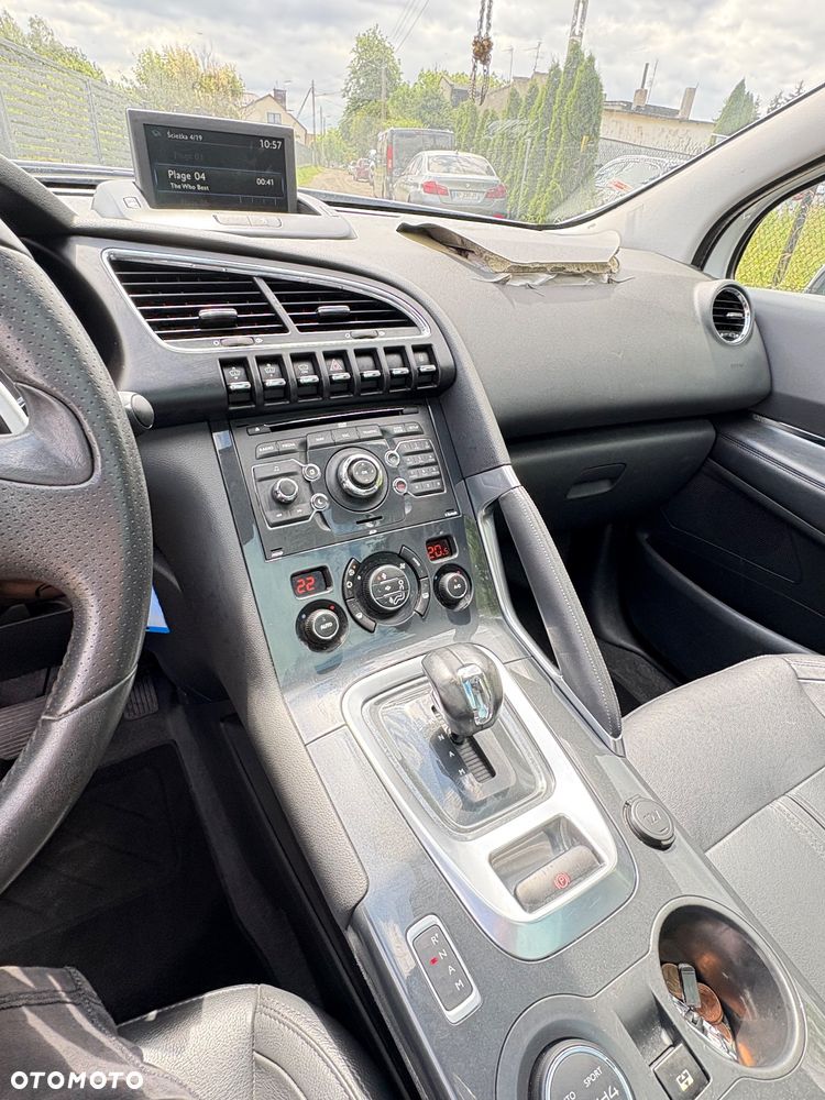 Peugeot 3008 Hybrid4 - 11