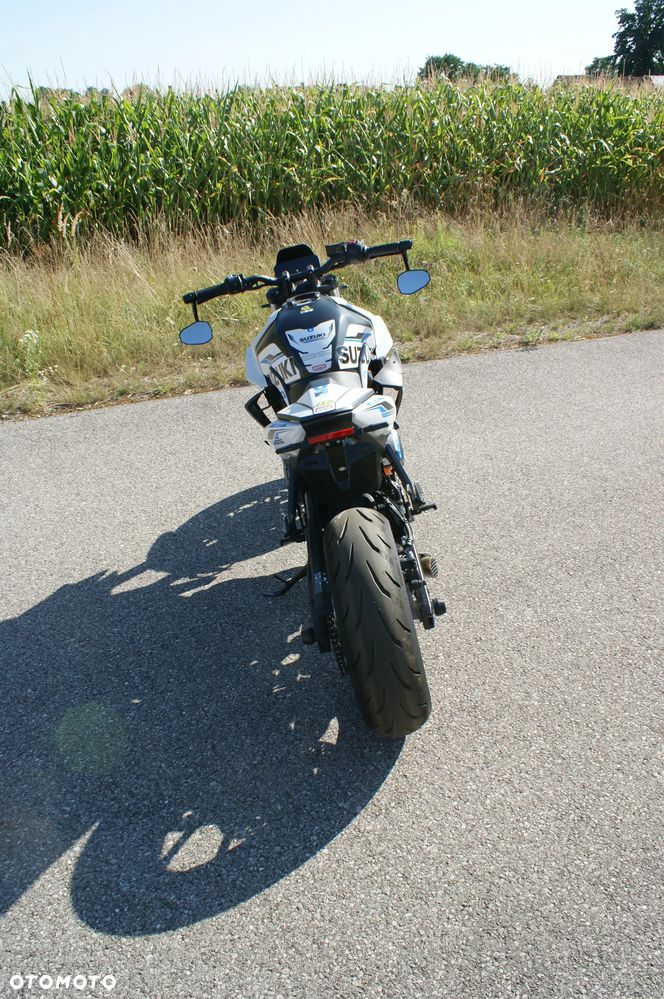 Suzuki GSX - 13
