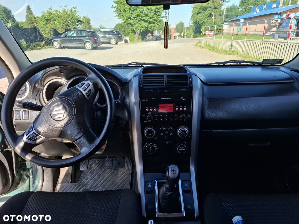 Suzuki Grand Vitara 2.0 - 7