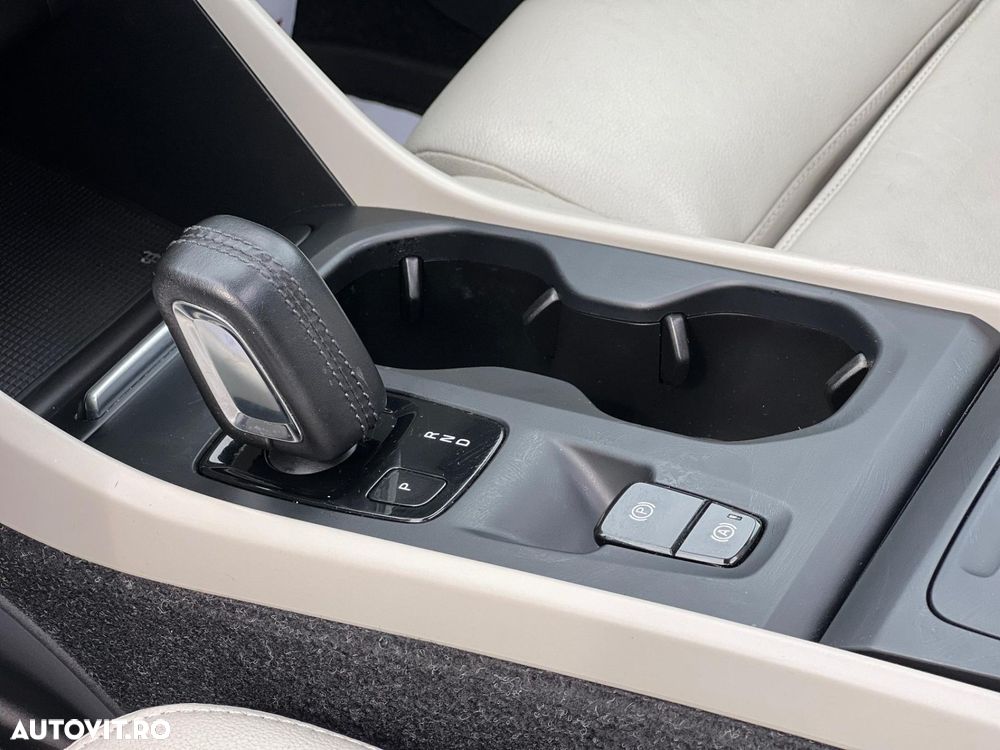 Volvo XC 40 T5 AWD Momentum Pro - 17