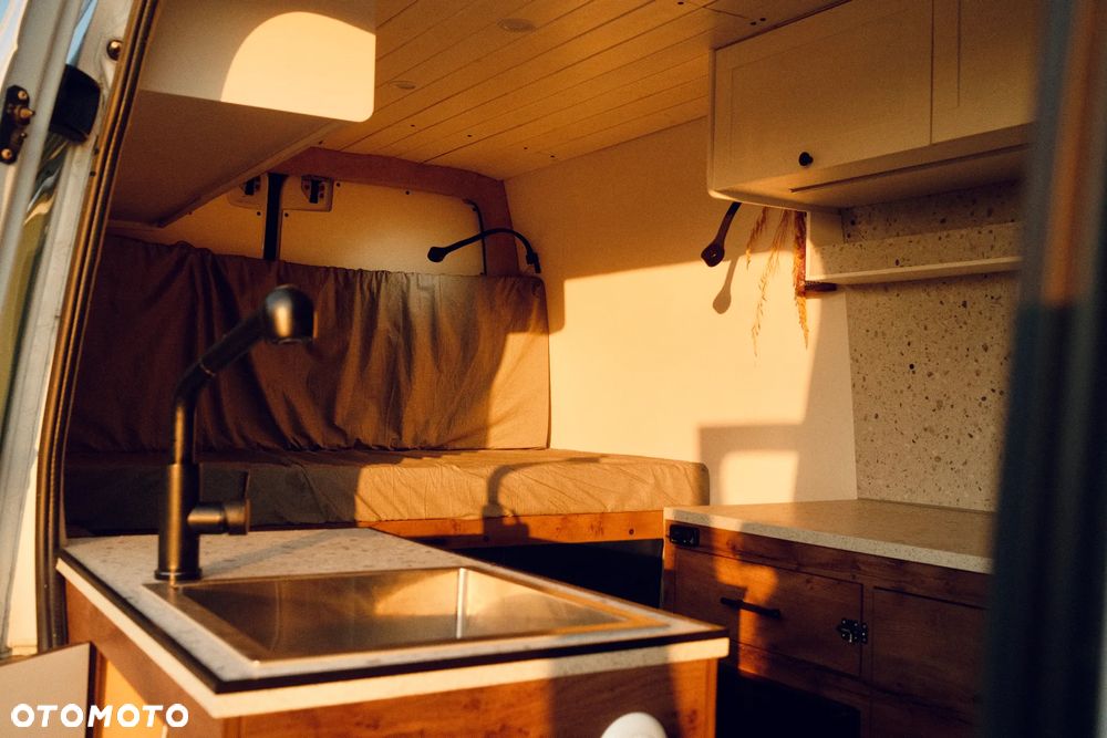 Mercedes-Benz Sprinter - 4