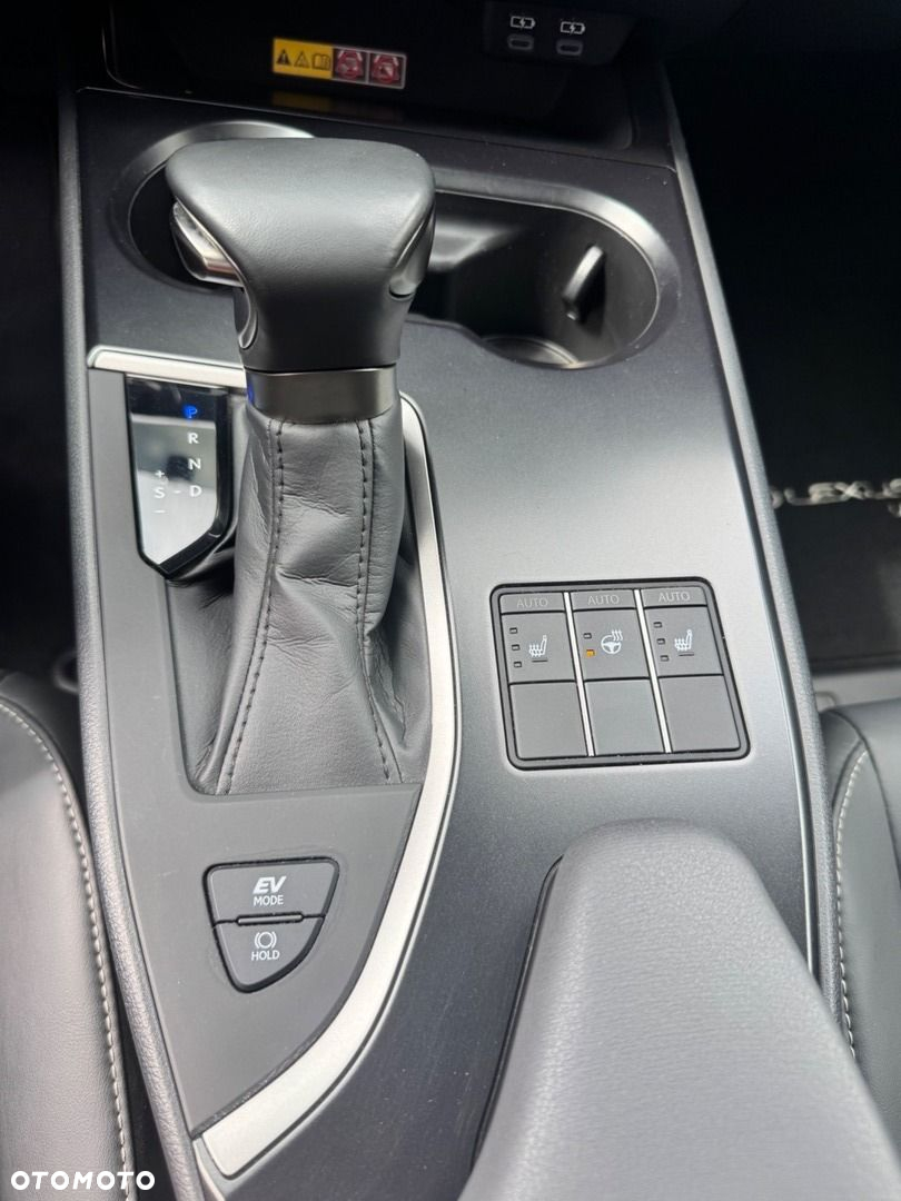 Lexus UX - 17