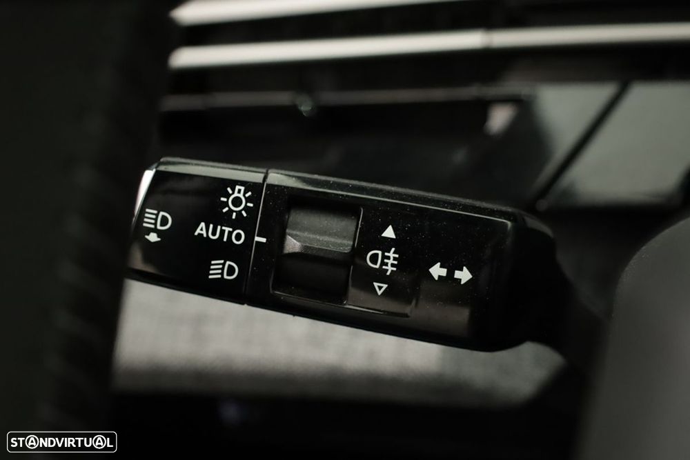 Peugeot 3008 1.2 Hybrid Allure e-DCS6 - 17