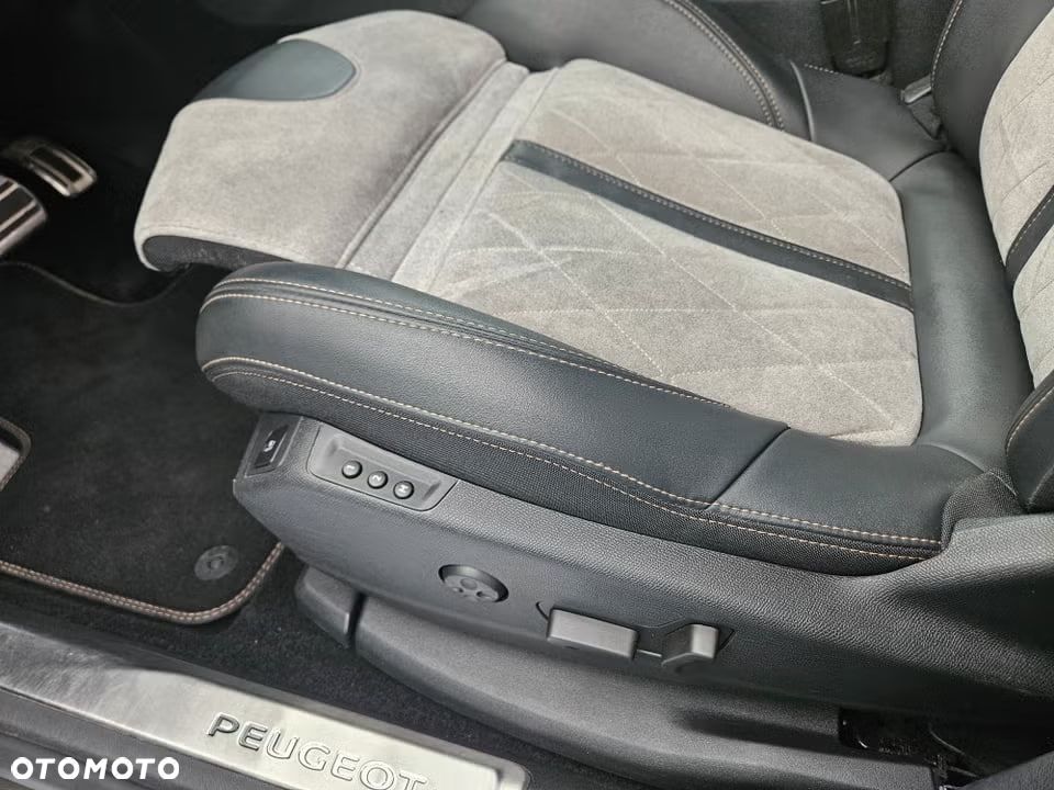 Peugeot 3008 1.6 PureTech HYbrid4 GT Line S&S EAT8 - 10