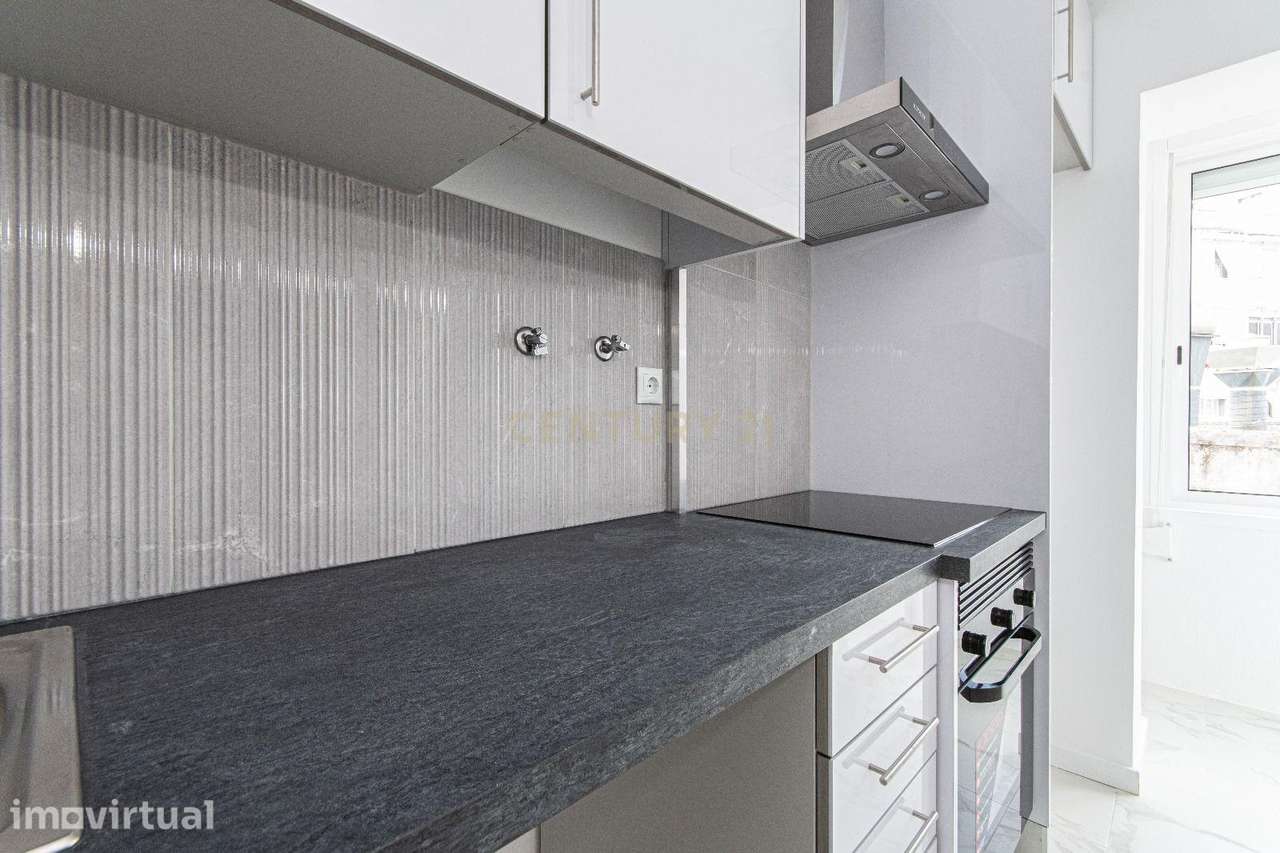 ***VISITAS SUSPENSAS *****Apartamento T2 remodelado para arrendamento - Grande imagem: 2/14