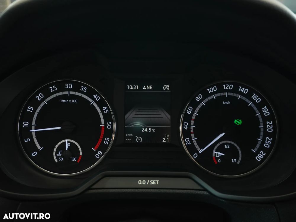 Skoda Octavia 2.0 TDI DSG RS - 33