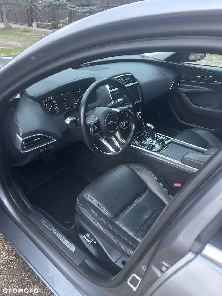 Jaguar XE 20d Prestige - 23