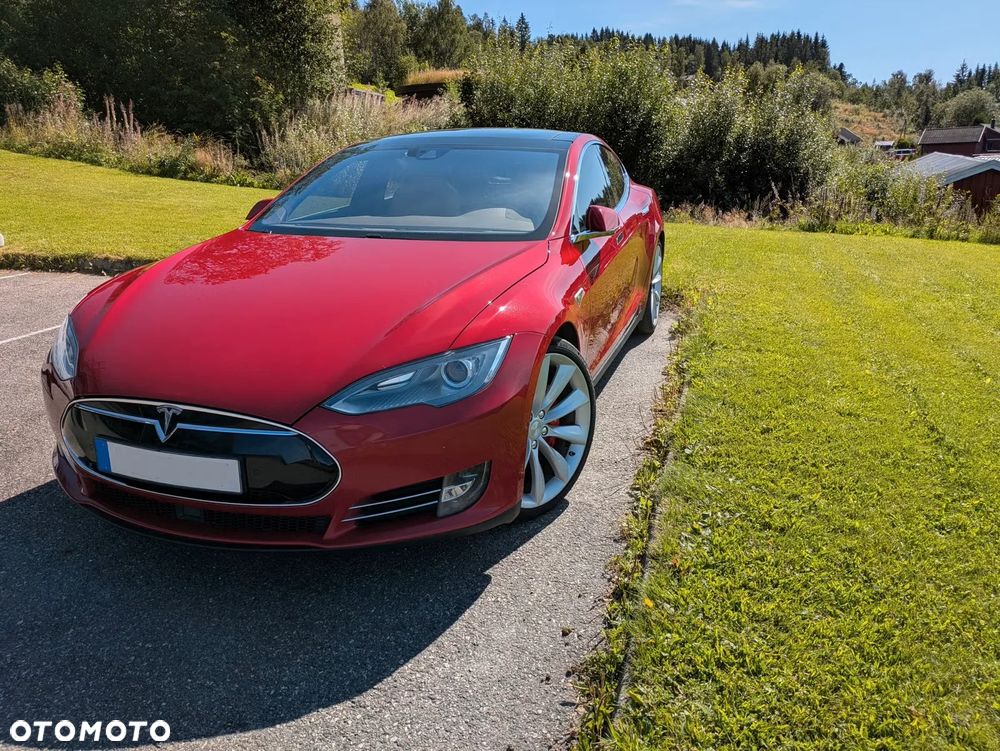 Tesla Model S - 2