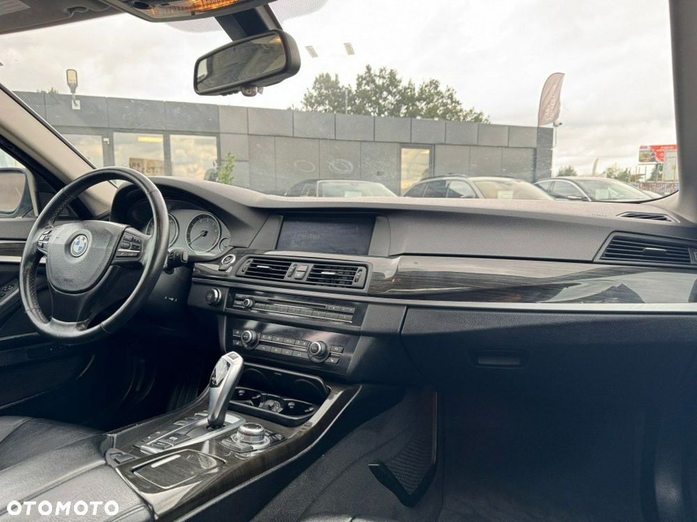 BMW Seria 5 528i xDrive Luxury Line - 13