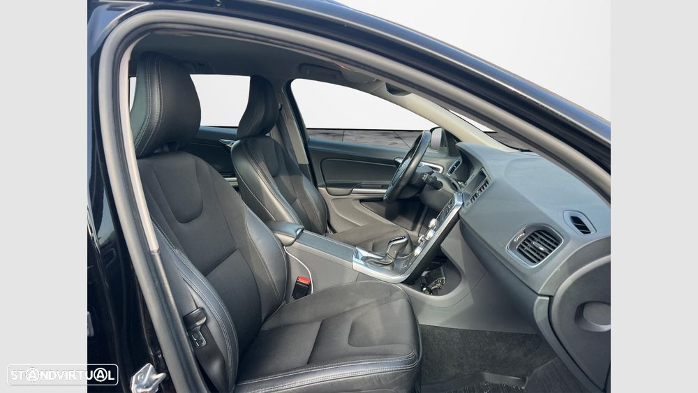 Volvo V60 2.4 D6 Momentum AWD Phev - 11