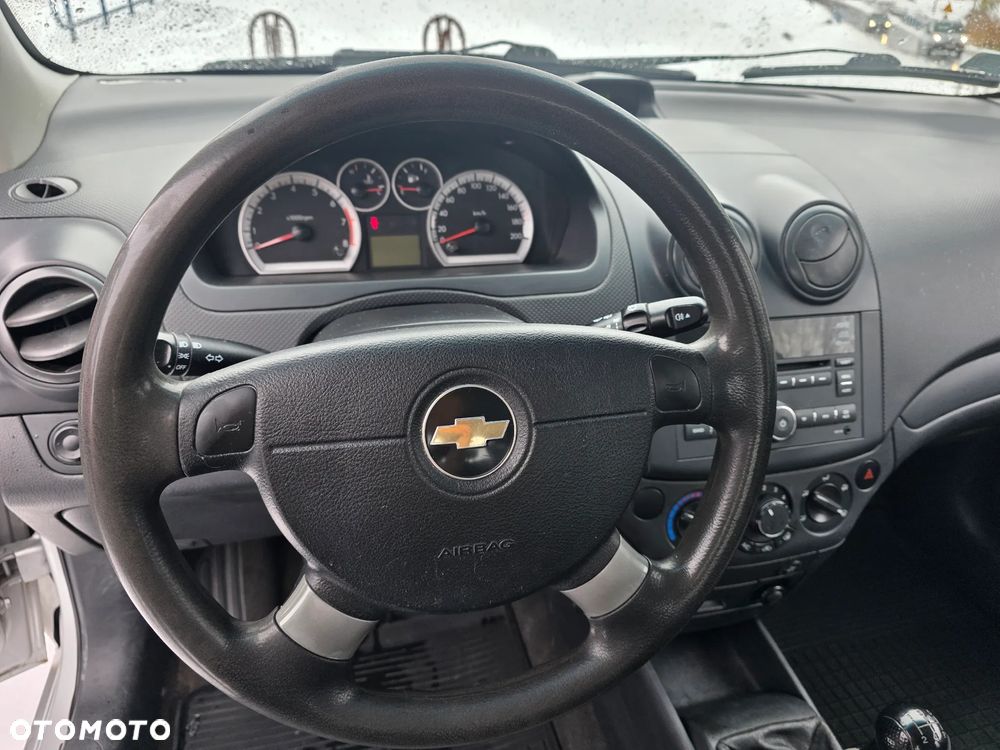 Chevrolet Aveo - 4