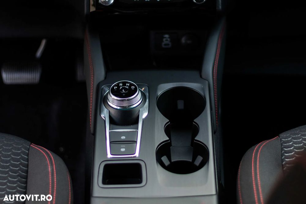 Ford Kuga 2.5 Duratec FWD PHEV ST-Line - 29