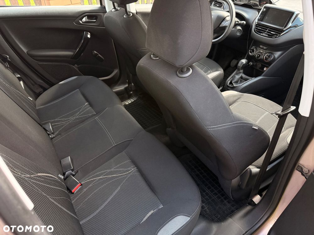 Peugeot 208 1.2 PureTech Style - 13