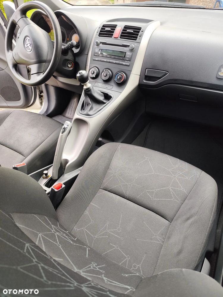 Toyota Auris - 11