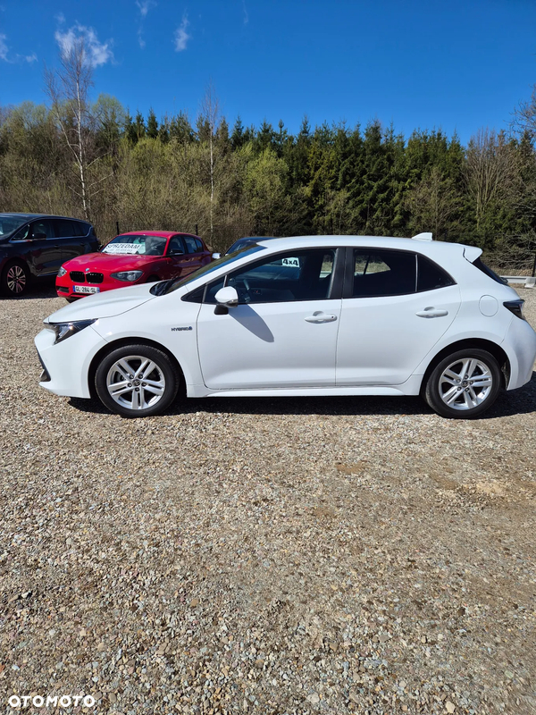 Toyota Corolla ver-1-8-hybrid-style