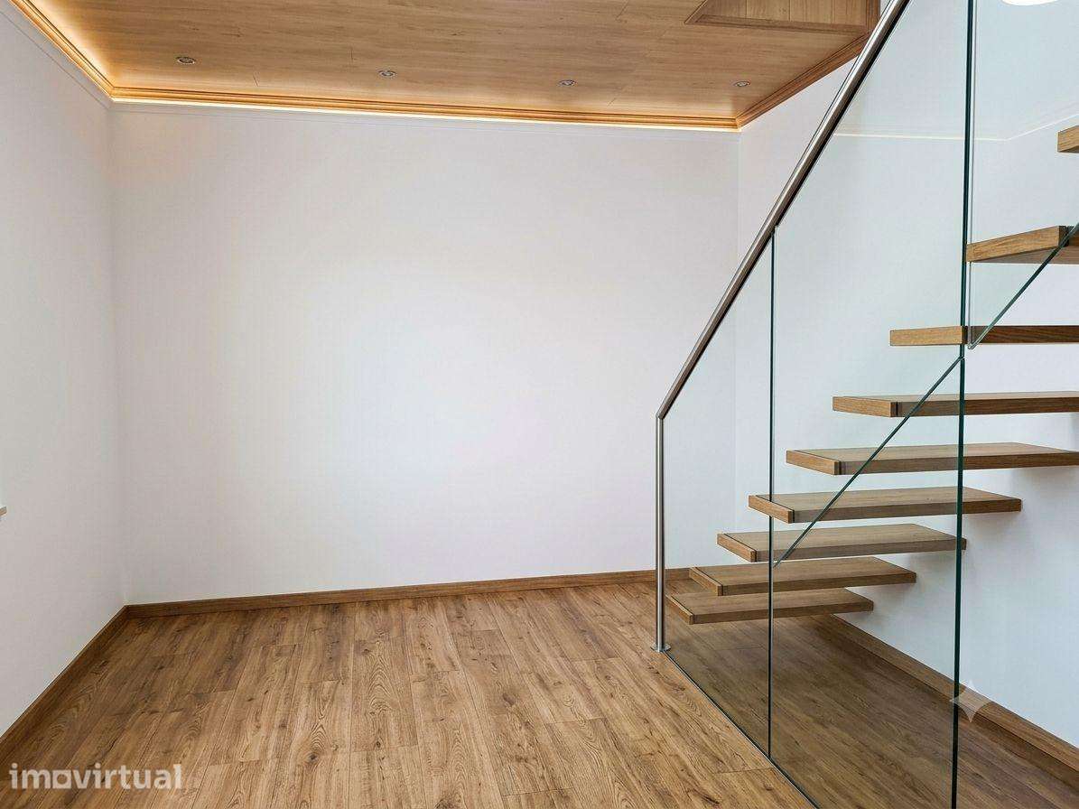 Moradia T3 para remodelar Vialonga - Grande imagem: 5/23