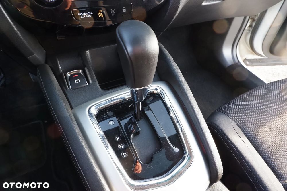 Nissan Qashqai 1.6 DCi Xtronic N-Connecta - 24